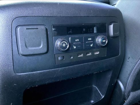 Used 2018 Chevrolet Tahoe Premier AWD/4WD image 35