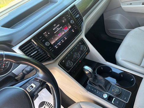 Used 2018 Volkswagen Atlas SEL AWD/4WD image 16