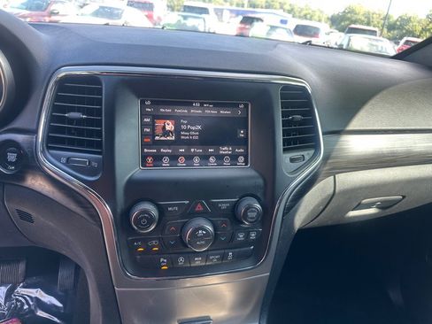 Used 2021 Jeep Grand Cherokee Laredo RWD image 15