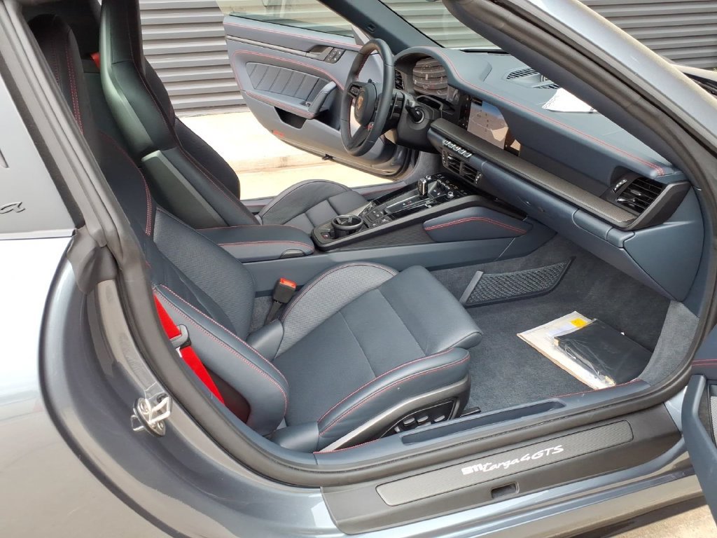 Certified 2026 Porsche 911 Targa 4 GTS AWD/4WD image 37