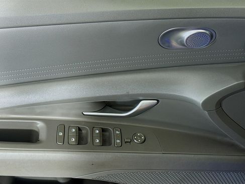 Used 2024 Hyundai Elantra SE FWD image 23