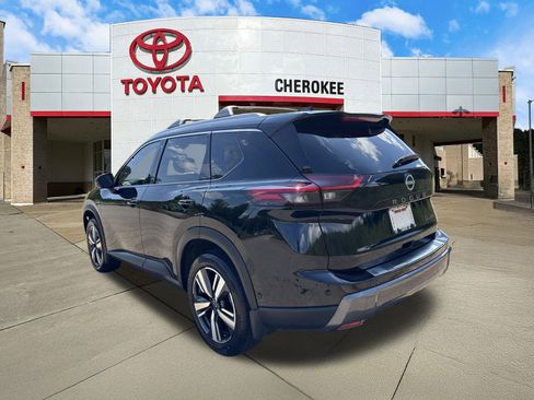 Used 2025 Nissan Rogue SL w/ SL Premium Package image 7