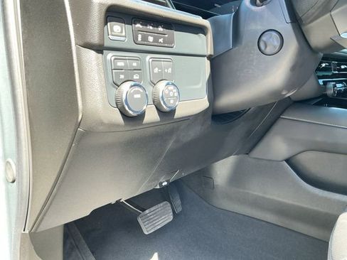 Certified 2025 Chevrolet Suburban Premier AWD/4WD image 32