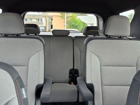 Used 2025 Chevrolet Traverse LT FWD image 26