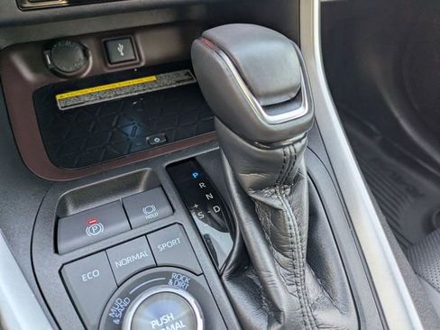 Used 2021 Toyota RAV4 Limited image 16