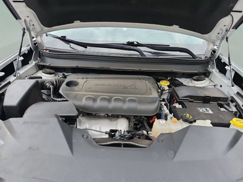 Used 2020 Jeep Cherokee Latitude Plus w/ Comfort/Convenience Group image 19