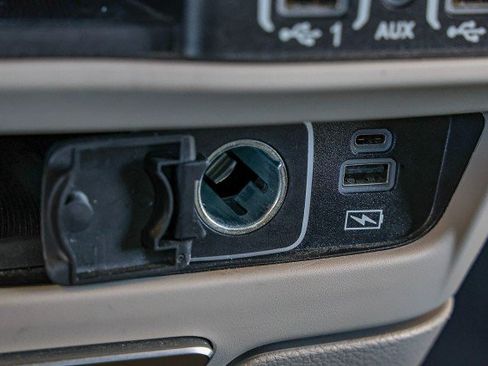 Used 2022 Chrysler Pacifica Touring-L FWD image 21