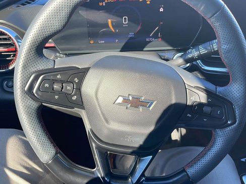 Used 2025 Chevrolet Trax RS w/ Sunroof Package image 11