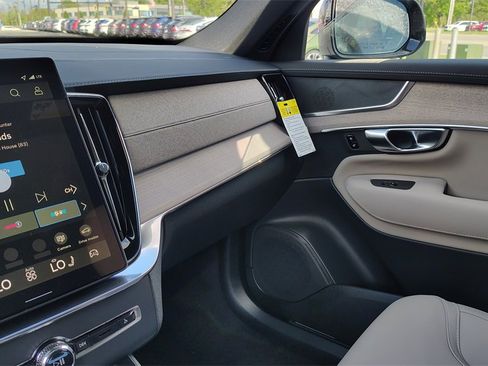 New 2026 Volvo XC90 B6 Core image 22