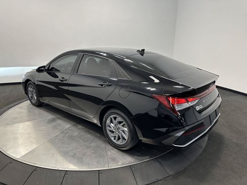 Certified 2024 Hyundai Elantra SEL FWD image 5