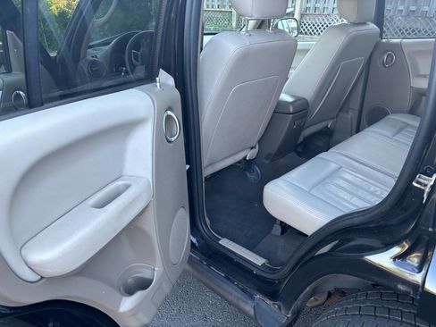 Used 2005 Jeep Liberty Limited AWD/4WD image 17