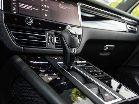 Certified 2026 Porsche Macan AWD/4WD image 27