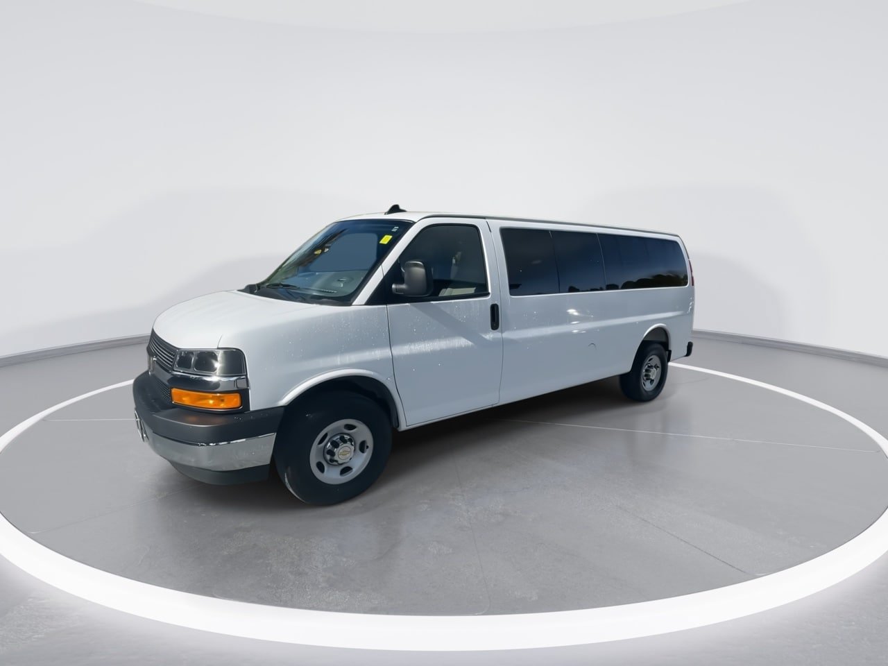 Used 2025 Chevrolet Express 3500 LT w/ LT Preferred Equipment Group RWD image 7