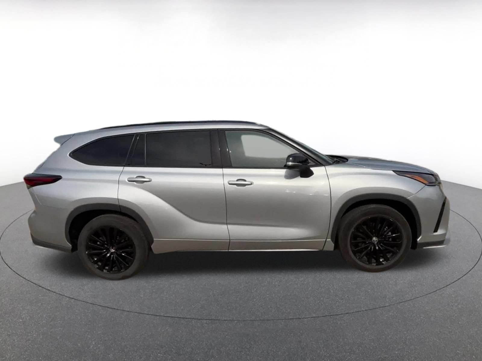 Used 2025 Toyota Highlander XSE AWD/4WD image 15