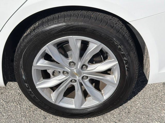 Used 2025 Chevrolet Malibu LT FWD image 16