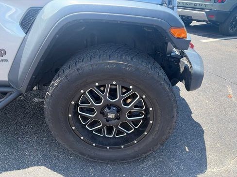 Used 2018 Jeep Wrangler Unlimited Rubicon AWD/4WD image 9