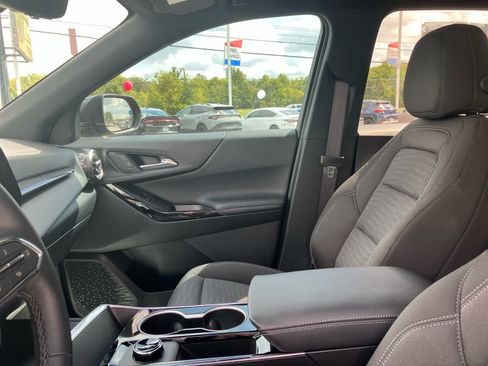 Used 2026 Chevrolet Equinox LT w/ Safety and Technology Package FWD image 10