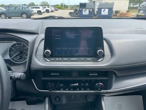 Used 2024 Nissan Rogue SV AWD/4WD image 12