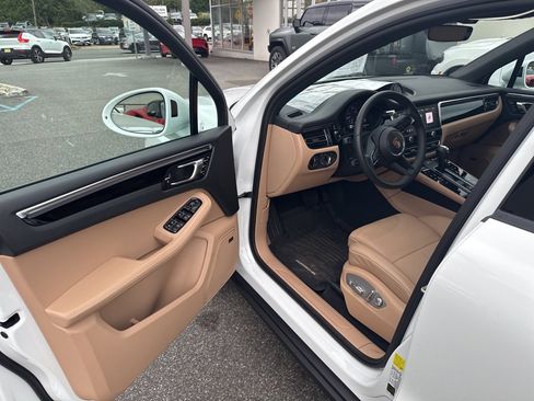 Used 2025 Porsche Macan image 15
