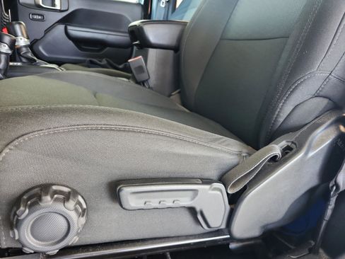 Used 2018 Jeep Wrangler Sport AWD/4WD image 15