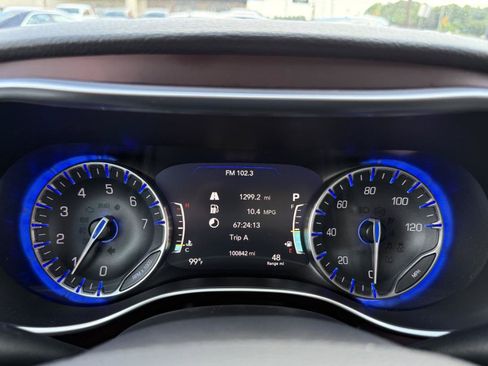 Used 2018 Chrysler Pacifica Limited w/ Advanced Safetytec Group FWD image 15