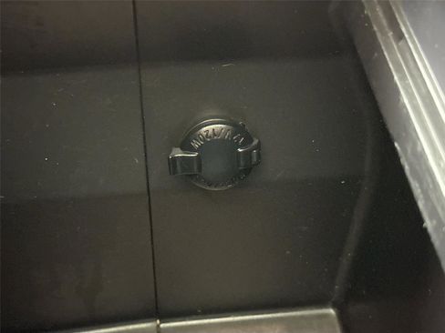 Used 2023 Toyota Highlander XLE image 38