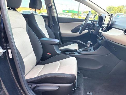 Used 2018 Hyundai Elantra GT FWD image 13