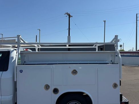 New 2026 Ford F250 XL w/ XL Chrome Package RWD image 15