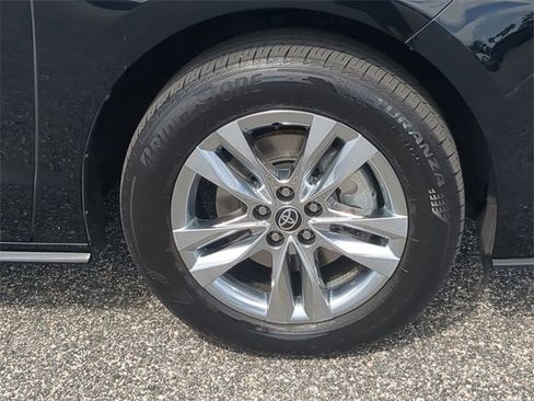 Certified 2023 Toyota Sienna XLE Woodland Edition image 11