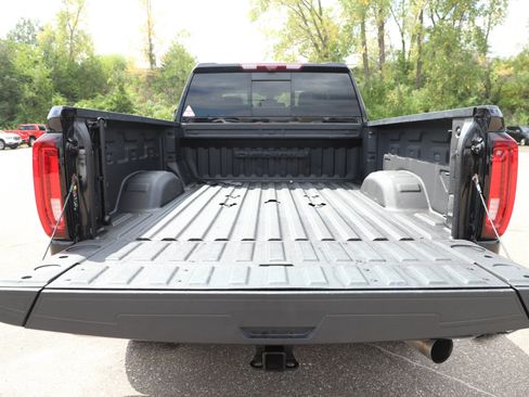 Used 2023 GMC Sierra 2500 Denali w/ Denali Black Diamond Edition AWD/4WD image 13