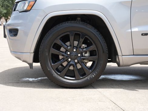 Used 2019 Jeep Grand Cherokee Altitude RWD image 27