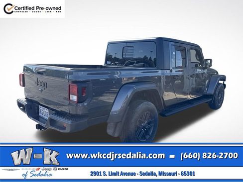 Used 2024 Jeep Gladiator Sport AWD/4WD image 4