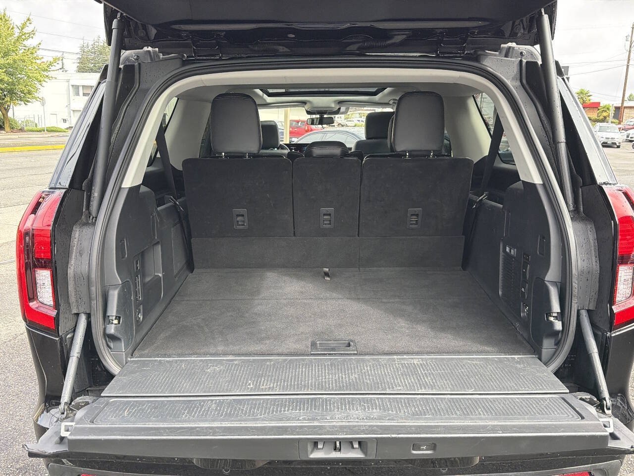 Used 2025 Ford Expedition Max Platinum AWD/4WD image 8
