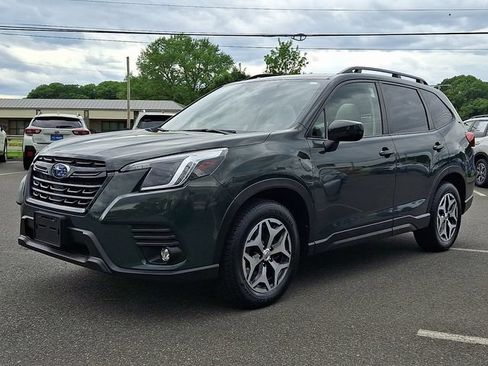 Used 2024 Subaru Forester Premium AWD/4WD image 3