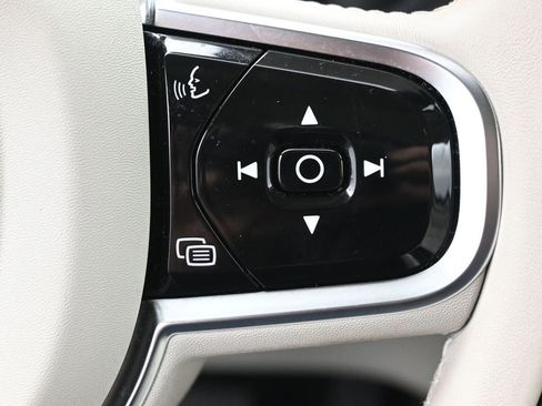 Used 2024 Volvo XC60 B5 Plus w/ Protection Package Premier image 19