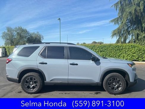 Used 2024 Honda Pilot TrailSport image 3