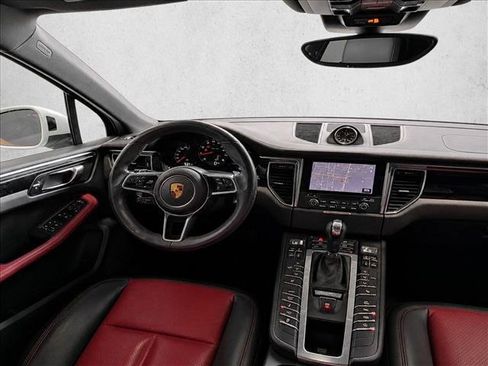 Used 2018 Porsche Macan AWD/4WD image 22