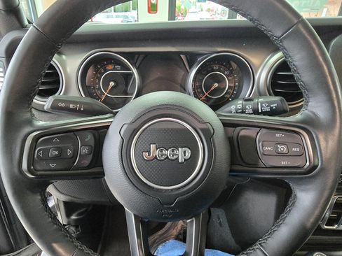 Used 2022 Jeep Wrangler Unlimited Sport image 26