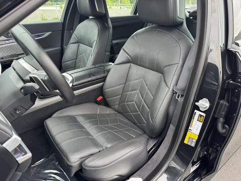 Used 2023 BMW i7 xDrive60 AWD/4WD image 25