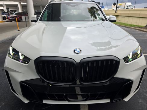 New 2026 BMW X5 xDrive40i w/ M Sport Package AWD/4WD image 2