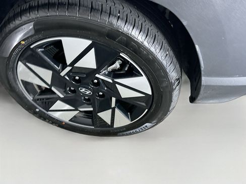 Used 2025 Hyundai Kona SEL FWD image 11