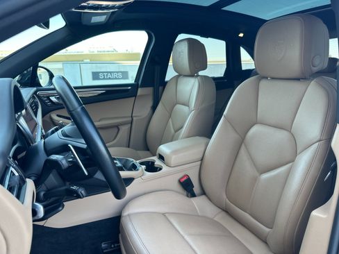 Used 2024 Porsche Macan AWD/4WD image 5