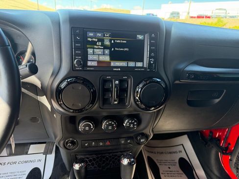 Used 2017 Jeep Wrangler Unlimited Sahara AWD/4WD image 14