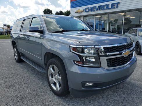 Used 2020 Chevrolet Suburban LT w/ Luxury Package RWD image 1