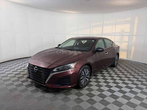 Certified 2024 Nissan Altima 2.5 SV image 2