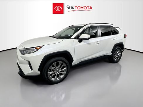 Used 2021 Toyota RAV4 XLE Premium image 9