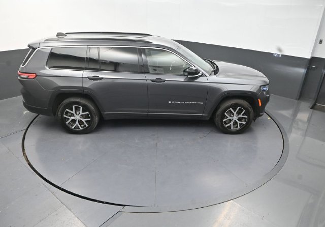 Used 2025 Jeep Grand Cherokee L Limited AWD/4WD image 18