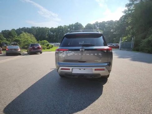 Used 2023 Nissan Pathfinder Platinum image 4
