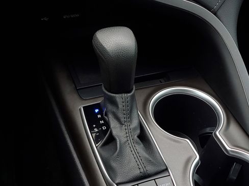 Certified 2022 Toyota Camry LE image 29