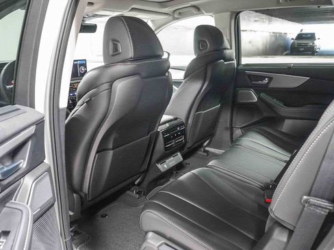 Used 2025 Acura MDX SH-AWD w/ Technology Package image 22